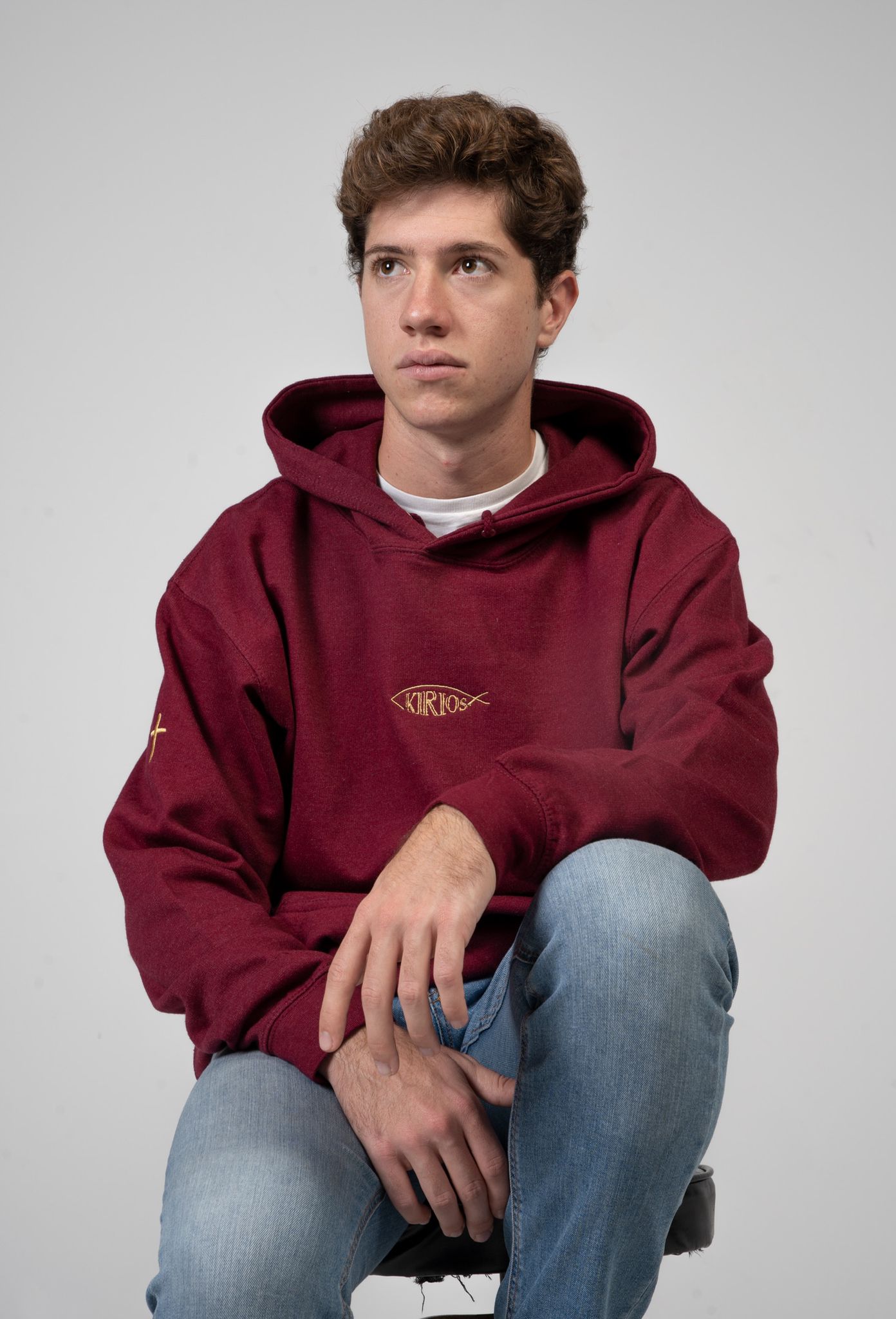 Sudadera Kirios granate con capucha